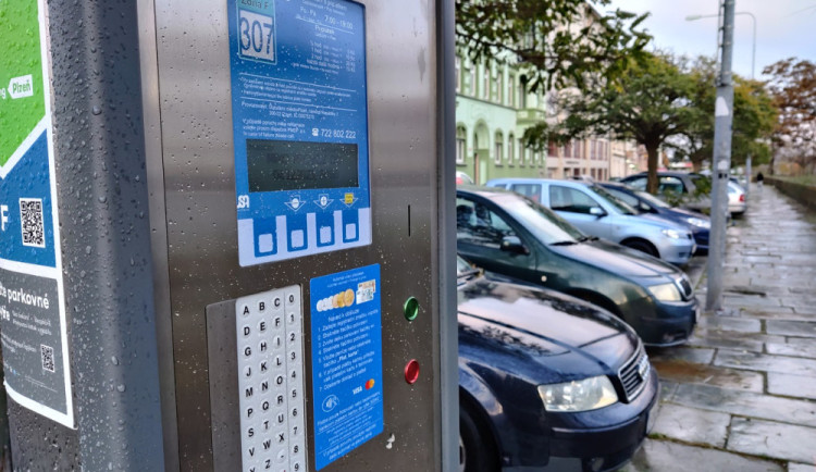 Je v Plzni dostatek parkovacích míst pro rezidenty a jaká se nabízí řešení? Zeptali jsme se místních zastupitelů