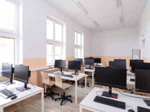 Litická škola navyšuje kapacitu, po více než čtvrtstoletí ožívá její druhé patro