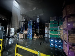 Škodu za 10 milionů korun způsobil požár ve firmě na výrobu plastových dílů do aut