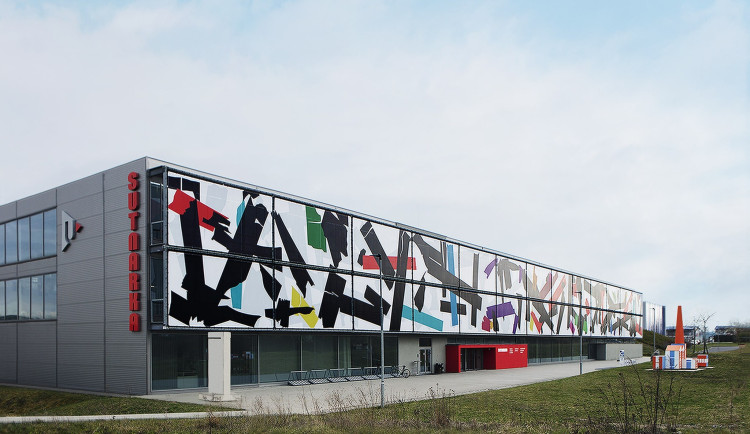 Sutnarka si nadělila k 20. výročí novou pestrobarevnou podobu průčelí, chystá také populární ArtCamp