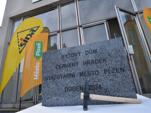 Socialistický kulturák proslavený legendárním projevem Miloše Jakeše se začíná přestavovat na byty