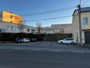 Socialistický kulturák proslavený legendárním projevem Miloše Jakeše se začíná přestavovat na byty