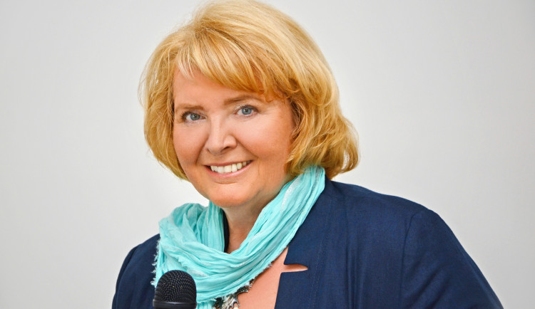 Její hlas znali všichni posluchači Svobodné Evropy. Teď Lída Rakušanová získá prestižní Cenu 1. června