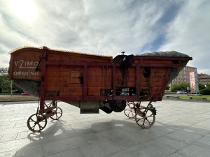 Sochy v ulicích i letos budí vášně. Pod palbou kritiky je tentokrát vylepšená mlátička nazvaná Poustevník