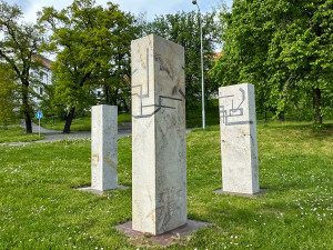 Sousoší od Lucie Procházkové, které lze vidět na křižovatce Pod valy