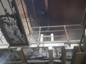 Hasiči bojovali s požárem sklárny, vzniklá škoda jde do milionů