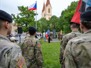 Státy NATO musí držet spolu co nejvíce, apelují potomci veteránů a osvoboditelů Plzně
