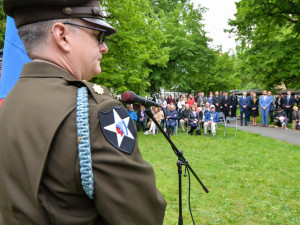 Státy NATO musí držet spolu co nejvíce, apelují potomci veteránů a osvoboditelů Plzně