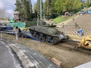 Jako jediný v Česku vlastní pojízdný americký tank Sherman, teď renovuje další pro muzeum generála Pattona