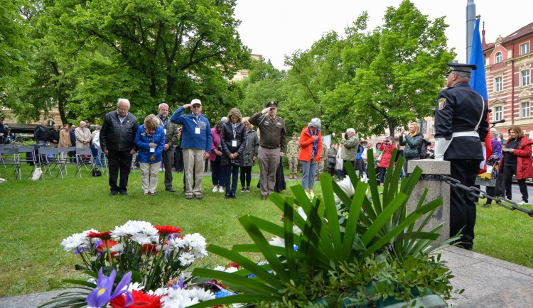 Státy NATO musí držet spolu co nejvíce, apelují potomci veteránů a osvoboditelů Plzně