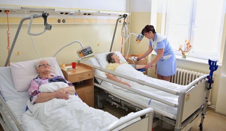 Lůžka následné péče chybí i v největší nemocnici na jihozápadě Čech