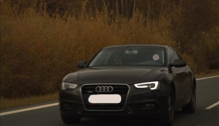 Rekordman se prohnal s Audi kolem policejního radaru rychlostí 185 km/h. Okamžitě přišel o řidičák