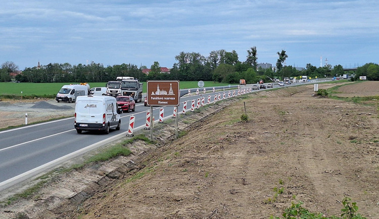 Přes zúžení a bypass. Tah z Olomouce na Přerov čeká tříměsíční omezení kvůli stavbě protihlukové zdi