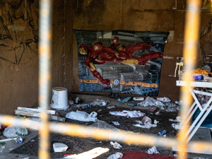 Policie definitivně zapečetila problémové garáže, kde živořili bezdomovci