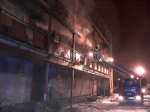 Pavlačový dům v prosinci roku 2022 zachvátil požár, zdroj: HZS Plzeňského kraje