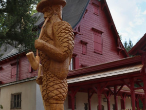 Veřejnost se už brzy podívá do opravených interiérů ikonického zámečku Tři Trubky v Brdech. Ten hostil i prezidenty