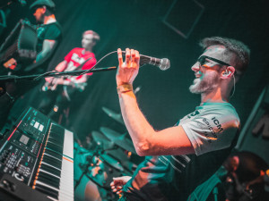 Ostrý ska-punk skupiny Rambanbám je divoký a hravý živel, který nikoho nenechá v klidu