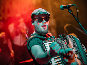 Ostrý ska-punk skupiny Rambanbám je divoký a hravý živel, který nikoho nenechá v klidu