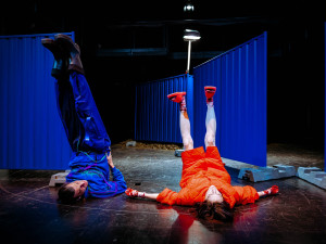 Divadelní hra Krajina se sklady vypráví o osudech lidí ze západočeského pohraničí