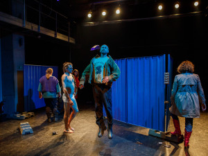 Divadelní hra Krajina se sklady vypráví o osudech lidí ze západočeského pohraničí