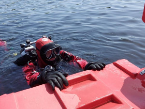 Pátrání po utonulých dětech je ze všeho nejhorší, říkají speciálně vycvičení policejní potápěči