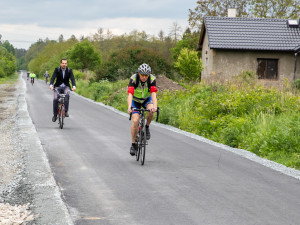 Cyklistům se otevřela unikátní stezka na bývalé železniční trati, dříve tam jezdily rychlíky