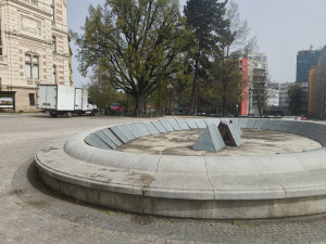 Fontána před muzeem se po letech dočká opravy, hotovo by mělo být ještě letos