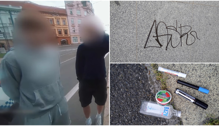 VIDEO: Mladíci čmárali na budovu ředitelství policie, před strážníky se marně pokoušeli utéct