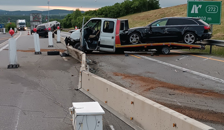 Dopravní kolaps u Olomouce. Po noční nehodě na D35 byly přetížené i objízdné trasy