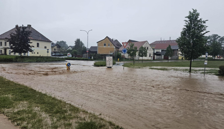 Na Evropu se řítí extrémní deště, podle meteorologů udeří i západě  Čech