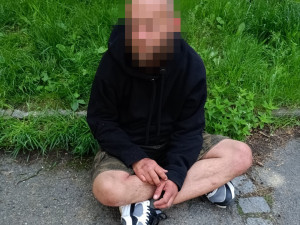 VIDEO: Pro opilého třicátníka si přišla máma, muž nadýchal přes čtyři promile