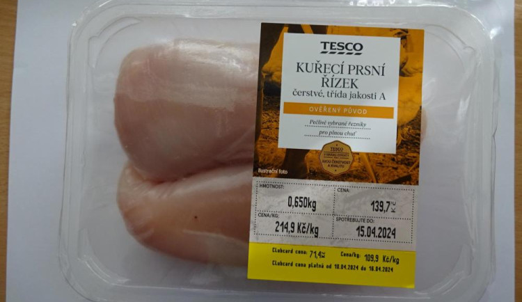 Salmonela v kuřecím mase z Ukrajiny, inspektoři varují před infikovanými prsními řízky