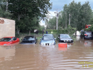 Několik příštích dní budou silničáři čistit vozovky i příkopy po víkendových záplavách v Plzeňském kraji