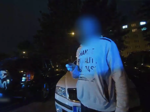 VIDEO: Neřídil jsem, tvrdil opilý muž. Kamera ho ale usvědčila z velké lži