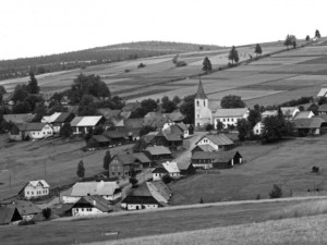 Dnes již zaniklá obec Zhůří se stala na konci války dějištěm krvavé bitvy
