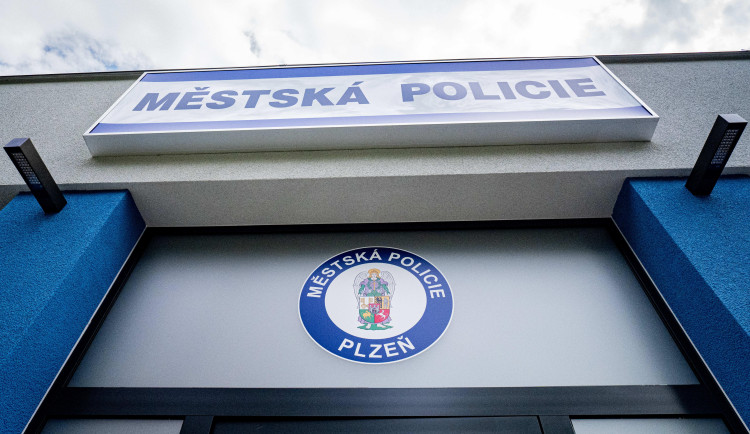 Bezpečnost na nejlidnatějším sídlišti by měla zlepšit nová služebna městské policie. Denně zde strážníci řeší 30 událostí