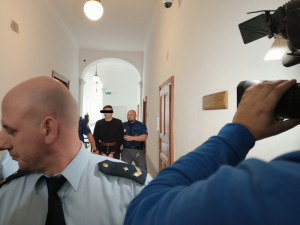 Vrchní soud potvrdil ukrajinskému mladíkovi 19 let vězení za pokus o vraždu školačky
