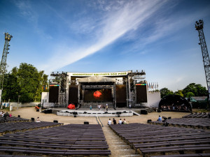 Fotografie jsou z minulých ročníků Noci s operou v Plzni