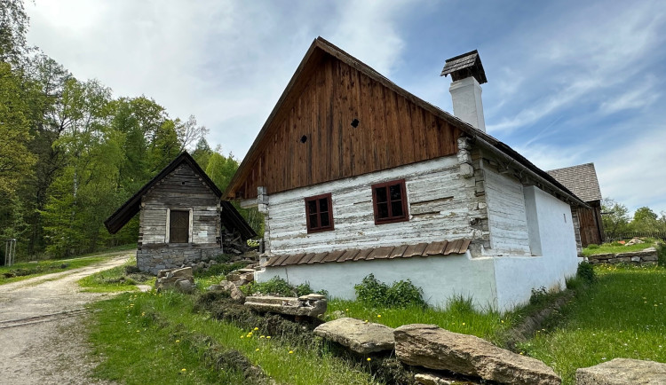 Na snímku je jedna ze souboru chalup ve skanzenu v Chanovicích