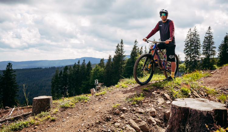 Šumavský Ski&Bike Špičák startuje letní sezonu. Po pauze vynucené tetřevem se otevírají stezky na ledovcová jezera