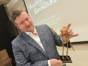 Tim Burton a Guillermo del Toro jsou odlišní tvůrci a je radost s nimi pracovat, říká loutkář Richard Pickersgill