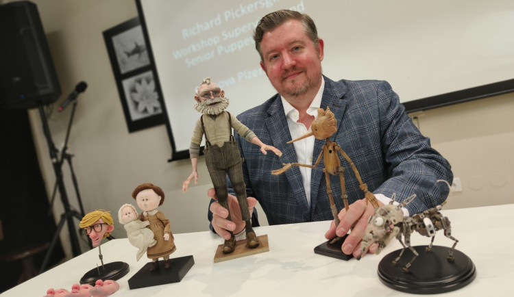 Tim Burton a Guillermo del Toro jsou odlišní tvůrci a je radost s nimi pracovat, říká loutkář Richard Pickersgill