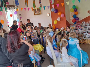 Student chce vzkřísit kulturní život v obci, spolu s rodinou a přáteli pořádá různé akce i koncert v kostele