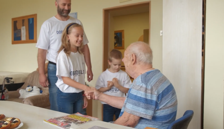 Fakultní nemocnice v Plzni jako první v republice přichází s unikátním projektem Rodinného dobrovolnictví