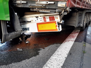 Dálnici D5 ve směru do Německa uzavřela nehoda dvou nákladních aut