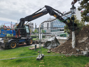 Rozsáhlá oprava fontány před muzeem je v plném proudu, voda z ní bude prýštit příští rok