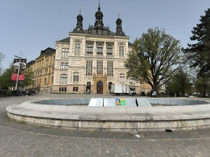 Rozsáhlá oprava fontány před muzeem je v plném proudu, voda z ní bude prýštit příští rok