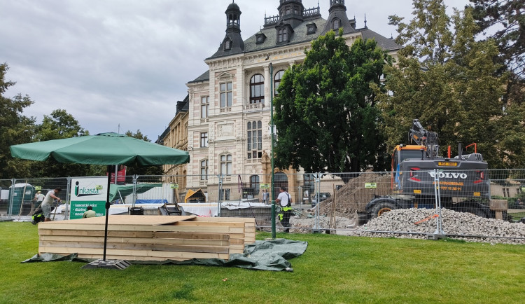 Rozsáhlá oprava fontány před muzeem je v plném proudu, voda z ní bude prýštit příští rok