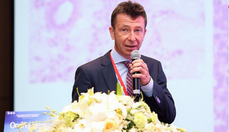 Ondřej Hes na lékařském kongresu