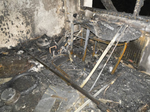 Od elektrické jednokolky začala hořet kuchyň, hasiči z paneláku evakuovali 36 lidí. Škody jdou do milionů